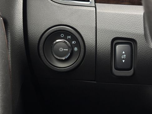 Used 2018 Ford Taurus Limited FWD image 22