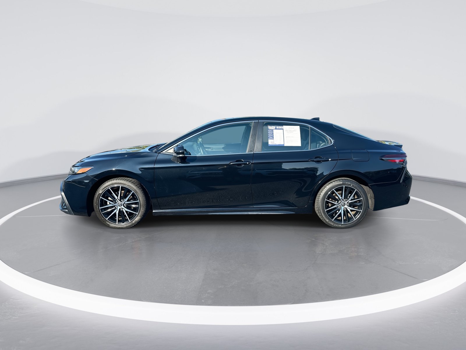 Used 2023 Toyota Camry SE FWD image 6