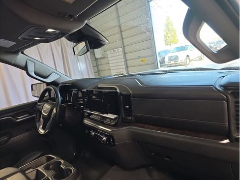 Used 2024 GMC Sierra 1500 SLT image 11