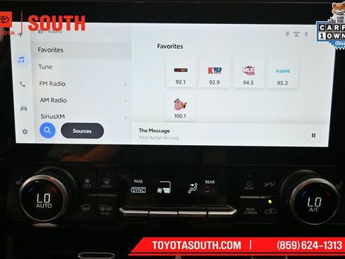 Used 2024 Toyota Highlander XLE AWD/4WD image 13