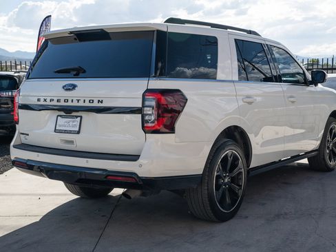 Used 2023 Ford Expedition Limited AWD/4WD image 12