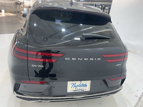 Used 2026 Genesis GV70 2.5T Advanced image 4