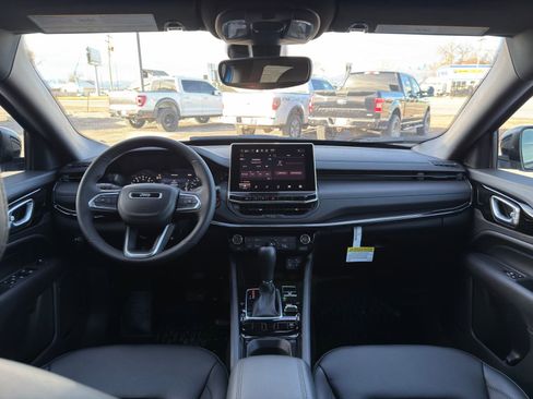 New 2026 Jeep Compass Latitude image 30