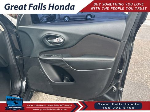 Used 2016 Jeep Cherokee Sport image 28