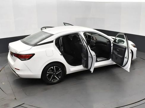 Used 2024 Nissan Sentra SV image 6