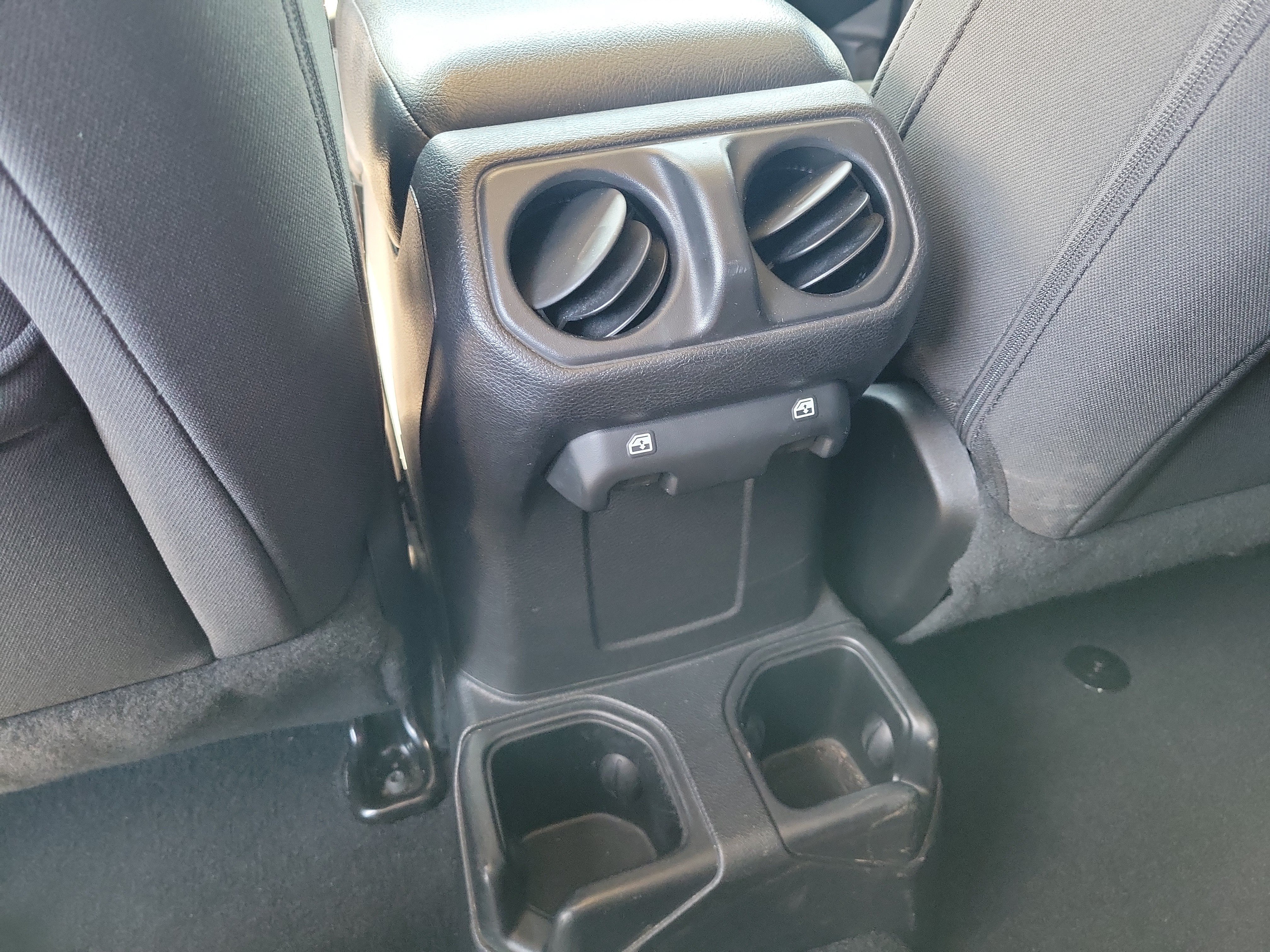 Used 2019 Jeep Wrangler Unlimited Sport S AWD/4WD image 14