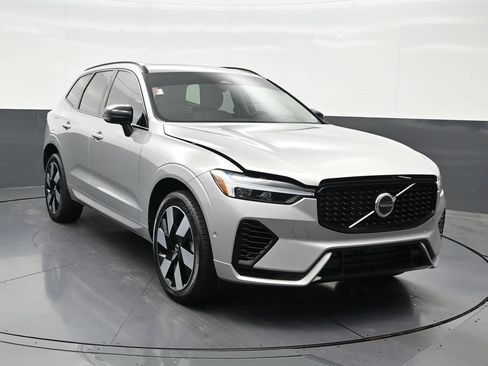 Certified 2025 Volvo XC60 T8 Plus w/ Protection Package Premier AWD/4WD image 8