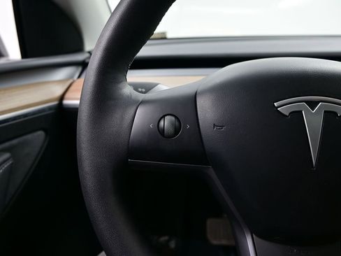 Used 2025 Tesla Model Y Long Range AWD/4WD image 21