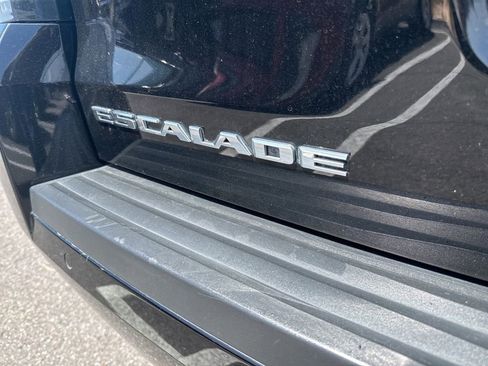 Used 2018 Cadillac Escalade Luxury RWD image 12