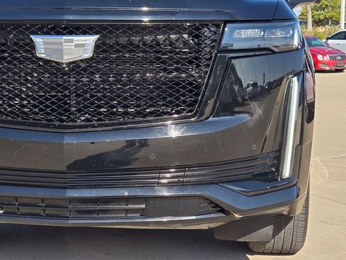 Used 2023 Cadillac Escalade Sport Platinum w/ LPO, ONYX Package image 6