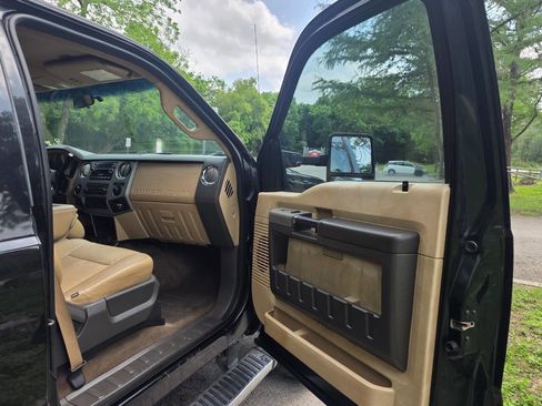 Used 2013 Ford F250 XLT w/ Chrome Pkg AWD/4WD image 28
