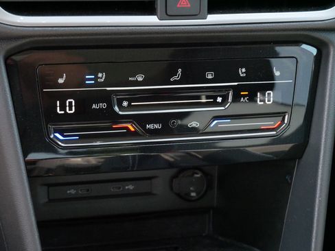 Certified 2025 Volkswagen Taos SEL AWD/4WD image 23