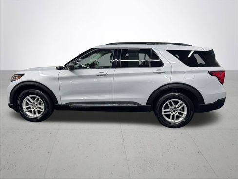Used 2025 Ford Explorer Active image 3