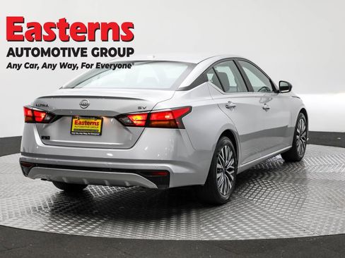 Used 2024 Nissan Altima 2.5 SV image 5