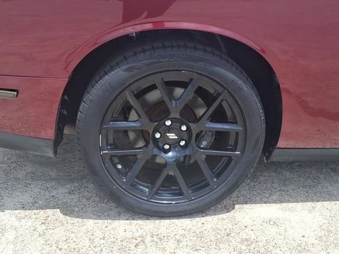 Used 2017 Dodge Challenger R/T Scat Pack w/ Leather Interior Group RWD image 22