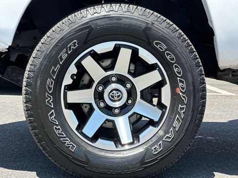 Used 2013 Toyota Tacoma 4x4 Double Cab w/ TRD Off-Road Pkg image 21