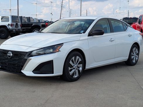 Used 2024 Nissan Altima 2.5 S image 9