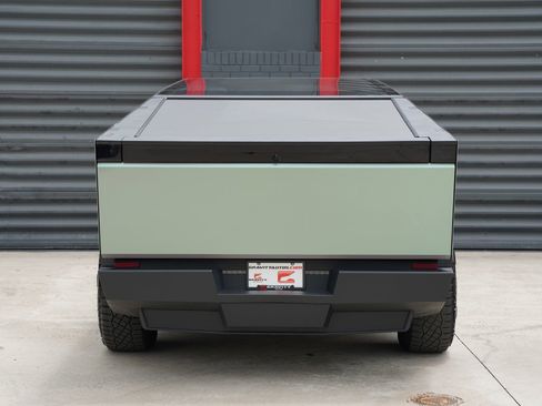 Used 2024 Tesla Cybertruck AWD Crew Cab image 10