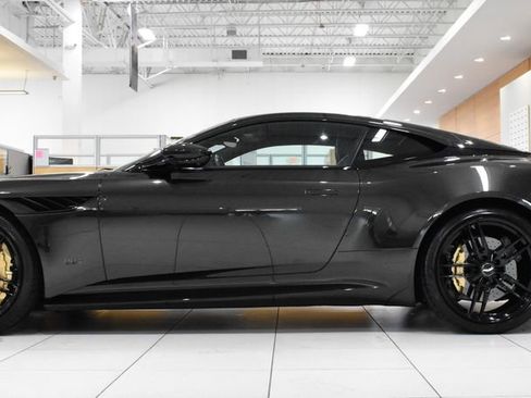 Used 2022 Aston Martin DBS Superleggera RWD image 2