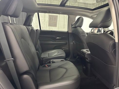 Used 2025 Toyota Grand Highlander AWD image 60