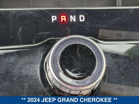 Used 2024 Jeep Grand Cherokee Limited w/ Luxury Tech Group II RWD image 34