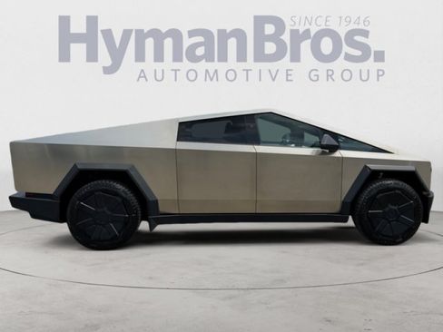 Used 2024 Tesla Cybertruck AWD Crew Cab image 2