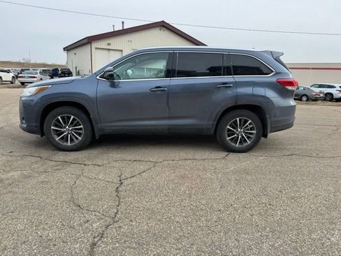 Certified 2019 Toyota Highlander XLE image 17