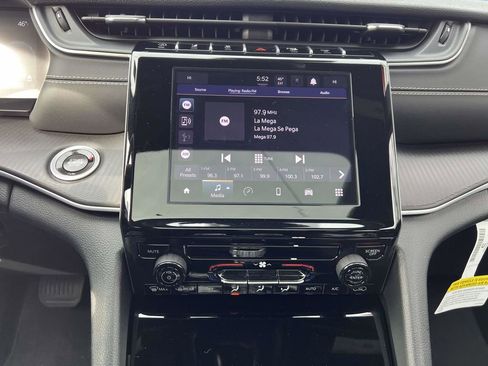 Used 2025 Jeep Grand Cherokee L Laredo image 27