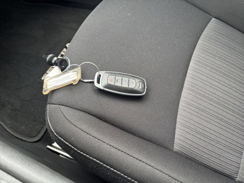 Used 2025 Nissan Sentra SV FWD image 20