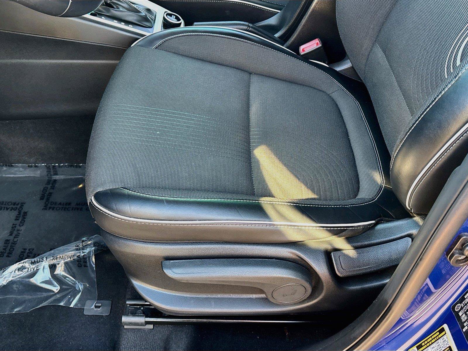 Used 2023 Hyundai Venue Limited FWD image 19