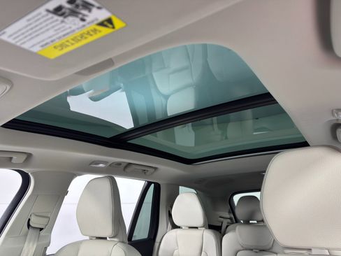 Used 2024 Volvo XC90 B6 Plus w/ Protection Package image 12