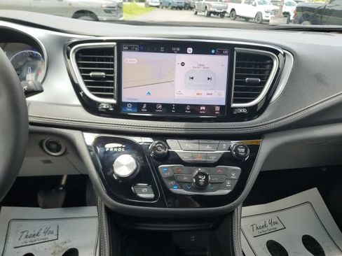 Used 2026 Chrysler Pacifica Limited w/ S Appearance Package FWD image 21
