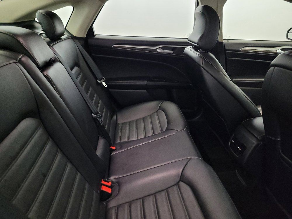Used 2018 Ford Fusion SE w/ Fusion SE Technology Package FWD image 19