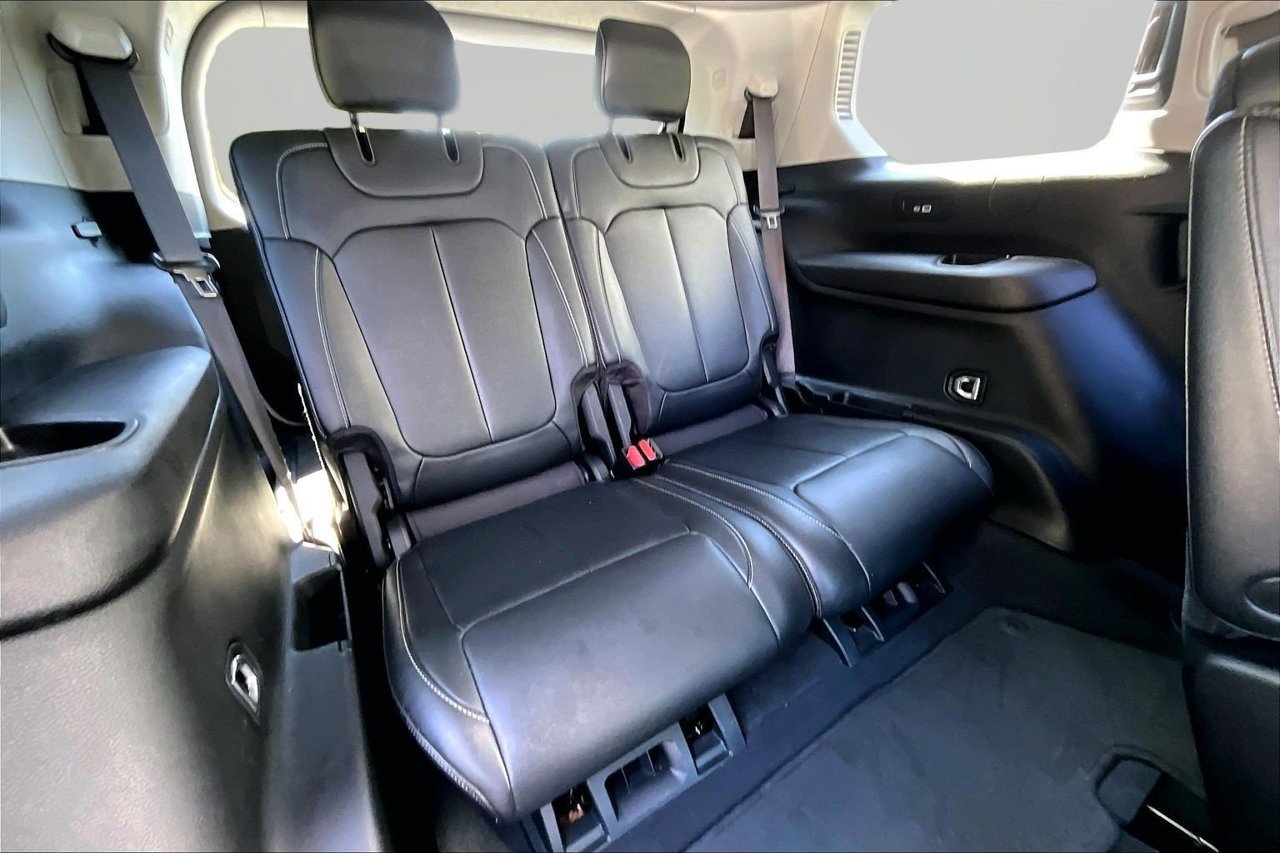 Used 2023 Jeep Grand Cherokee L Limited AWD/4WD image 25