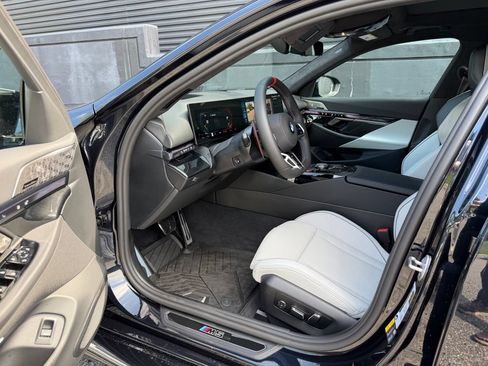 Used 2027 BMW M5 Touring AWD/4WD image 15