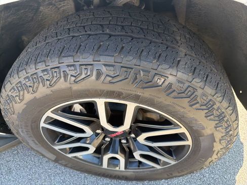 Used 2023 GMC Yukon AT4 w/ Technology Package image 4