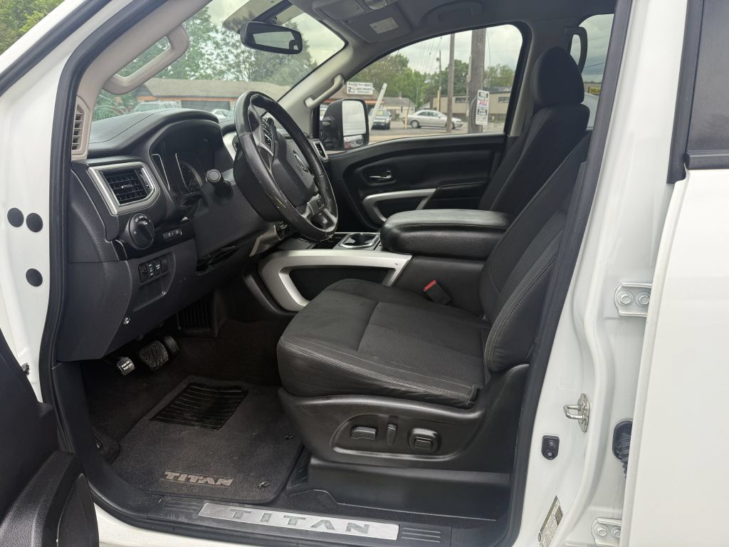 Used 2019 Nissan Titan SV w/ SV Convenience Package AWD/4WD image 8