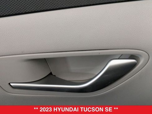 Used 2023 Hyundai Tucson SE image 12