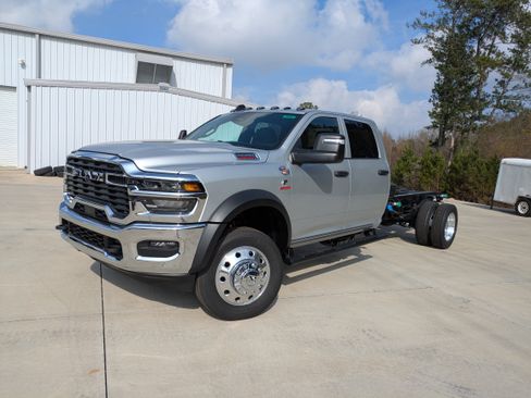 New 2026 RAM 5500 Tradesman w/ Chrome Appearance Group AWD/4WD image 4