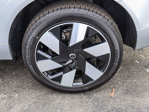 New 2025 Volvo XC60 T8 Plus w/ Climate Package PRO image 10