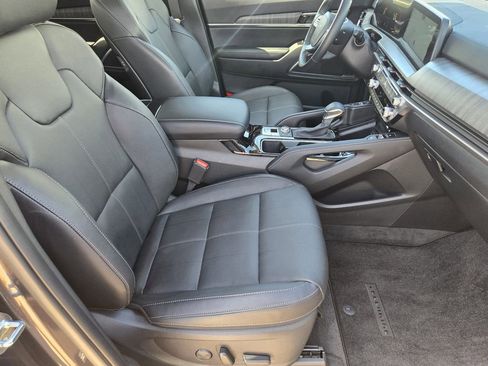 Used 2025 Kia Telluride EX image 12