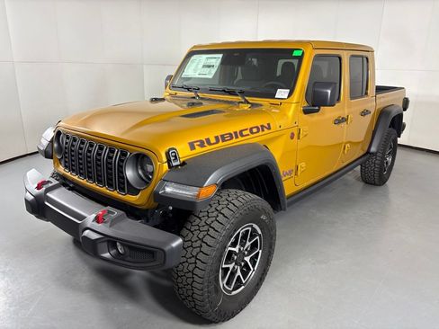 New 2026 Jeep Gladiator Rubicon w/ Steel Power Dome Hood Package AWD/4WD image 4