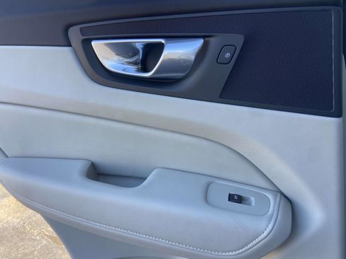 Certified 2023 Volvo XC60 B5 Ultimate w/ Climate Package image 17