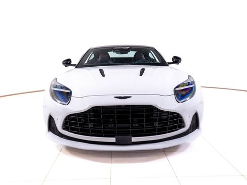 Used 2025 Aston Martin DB12 Coupe RWD image 8