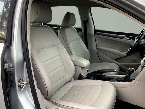Used 2018 Volkswagen Passat 2.0T S image 7