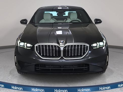 New 2027 BMW 530i RWD image 2