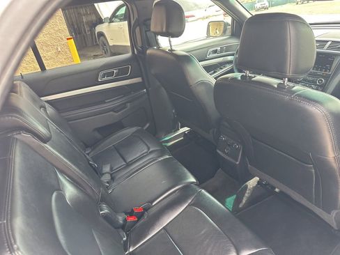 Used 2017 Ford Explorer XLT w/ Equipment Group 202A FWD image 23