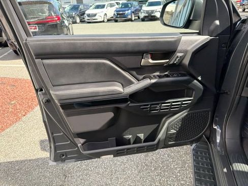Used 2025 Toyota 4Runner Limited AWD/4WD image 11