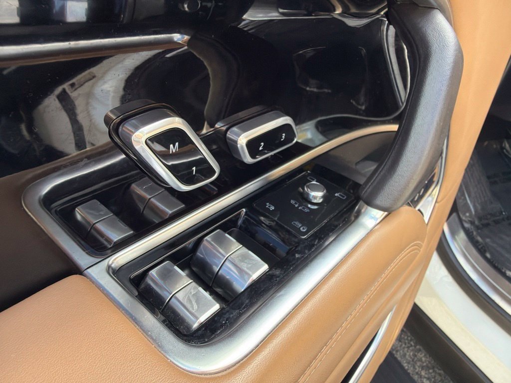 Used 2023 Land Rover Range Rover SE AWD/4WD image 14