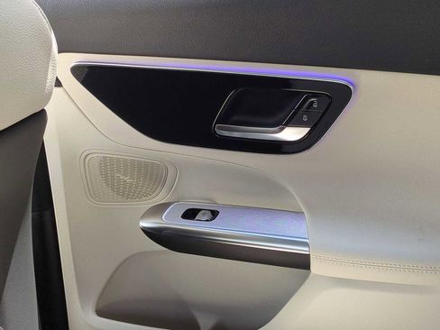 Used 2025 Mercedes-Benz GLC 300 4MATIC image 39